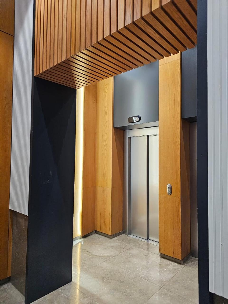 Miku Apartment - Glamorous 1Bedroom Apartment At Olympic Residence تيرانا المظهر الخارجي الصورة